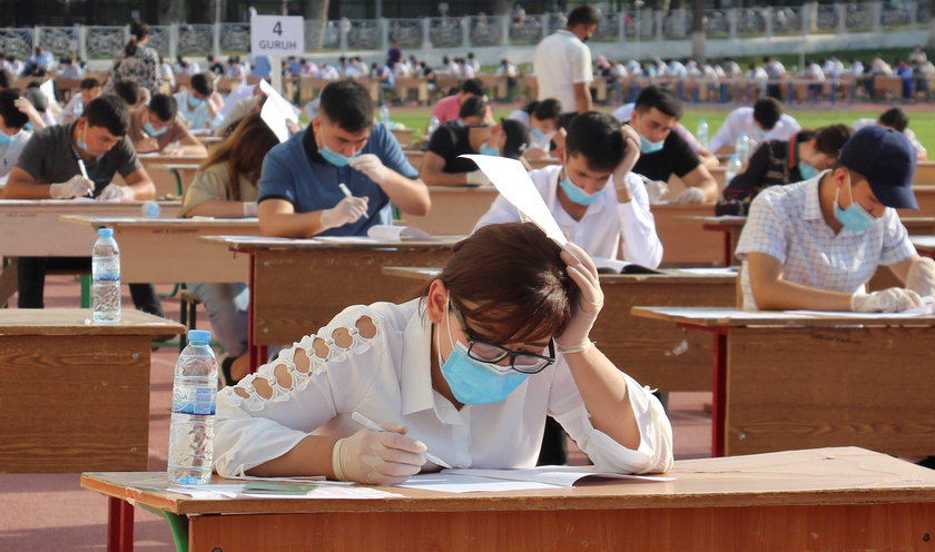 Egzaminy na studia w Taszkiencie, stolicy Uzbekistanu