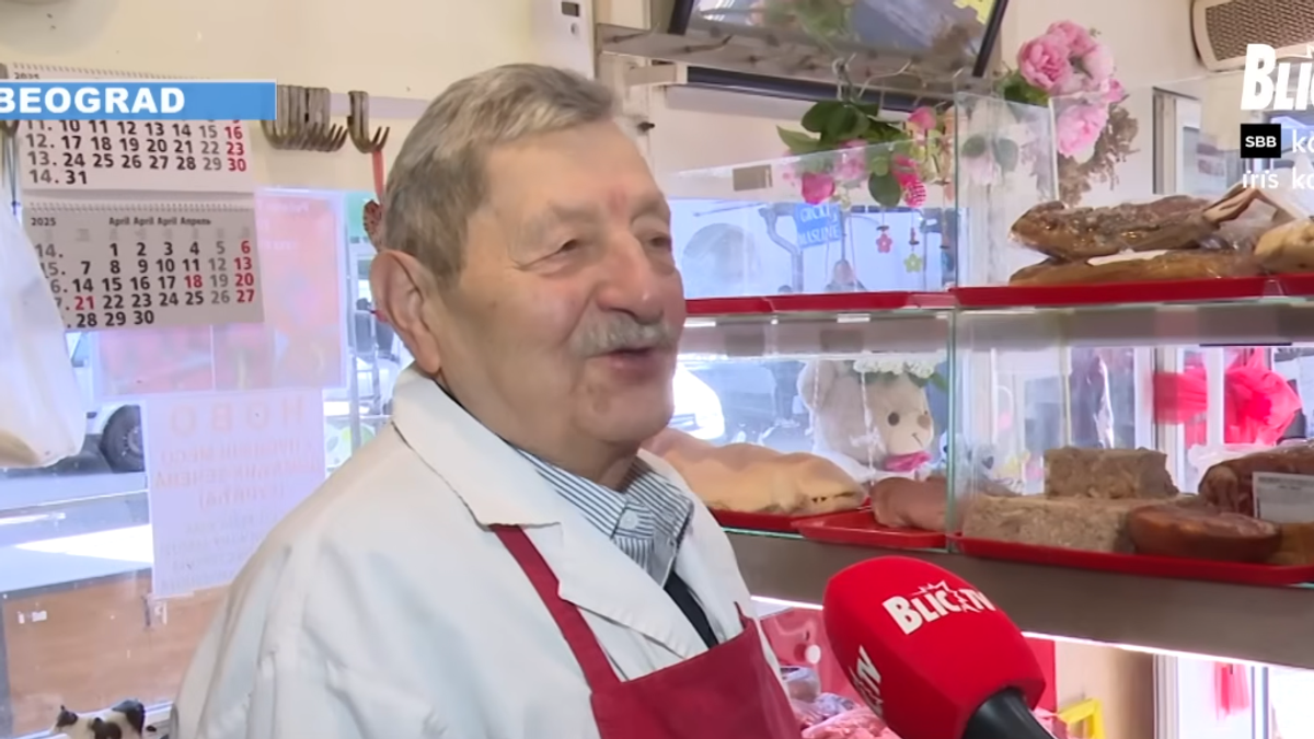 (VIDEO) IMA 86 GODINA, USTAJE U 4 UJUTRU I MENJA 3 PREVOZA DO POSLA! Slavko je jedan od najstarijih mesara u Srbiji: 