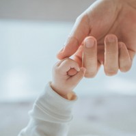 Biológiai szüleinek ítélte a bíróság a kórházban elcserélt lombikbébit Izraelben