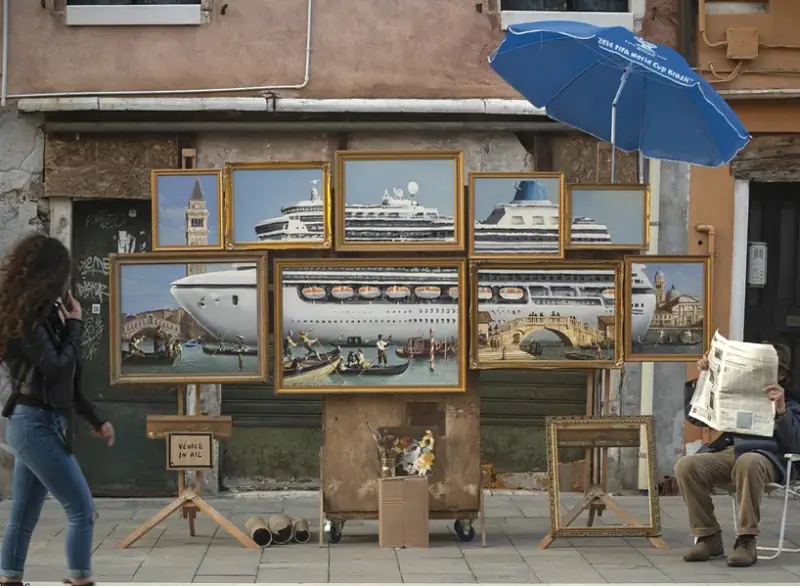 Banksy pokazał &quot;Venice in oil&quot; na Biennale Sztuki w Wenecji