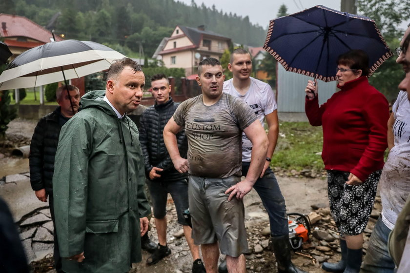 Andrzej Duda odwiedził tereny dotknięte skutkami ulewy