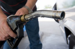 Obecne tempo podwyżek na stacjach jest najwyższe od lat. Diesel i benzyna kosztują ponad 5 zł