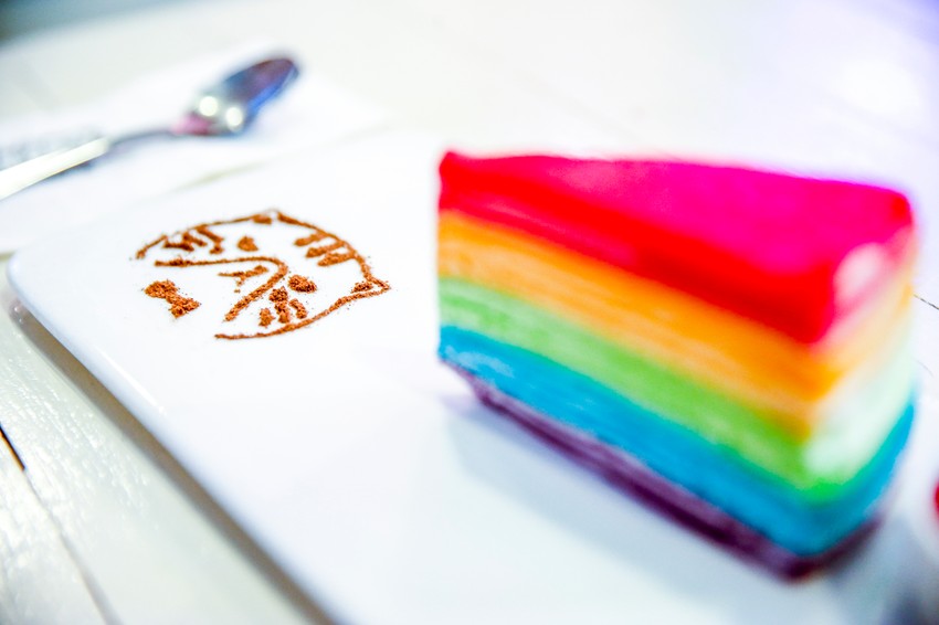 Torta u duginim bojama