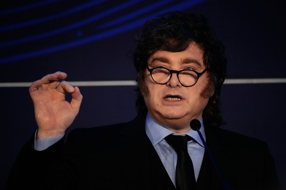 Milej u Madridu vređao Pedro Sančeza: Španskog premijera nazvao "diktatorom, lopovom i kriminalcem"