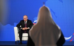 Brytyjskie media: Putin w rozmowie z Macronem zrobił aluzję do Hiroszimy i Nagasaki