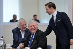 Ryszard Terlecki i Marek Suski z PiS oraz Krzysztof Bosak z Konfederacji