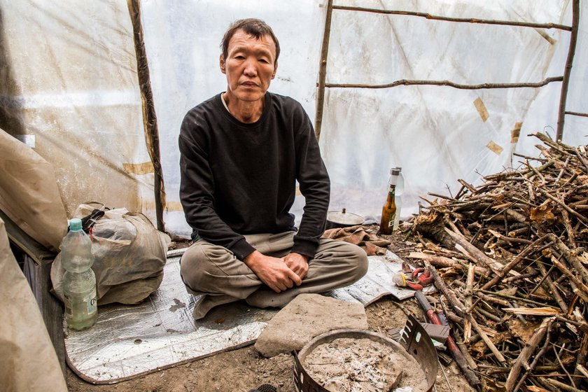 Koreańczyk koczuje pod Krakowem. "Żyję w lesie, bo chcę"