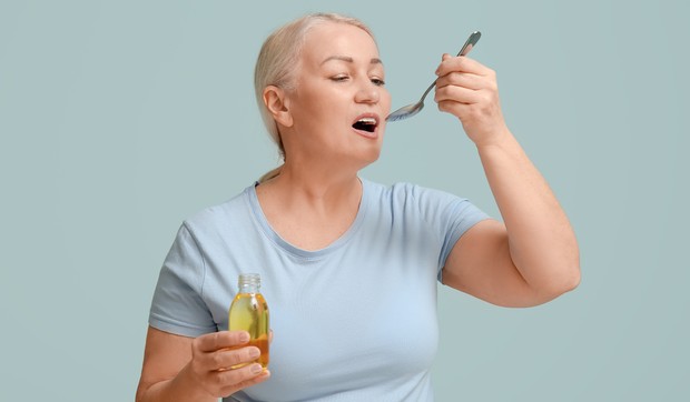 Ulje se mućka u usnoj duplji uz poseban oprez da se ne proguta