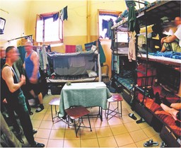 Państwo zapłaci za tłok w celach