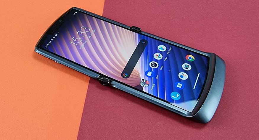 Motorola RAZR 5G im Test: Handliches Smartphone mit Falt-Display und  Retro-Charme | TechStage