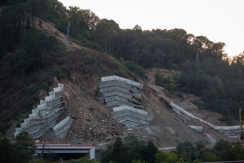 Koridor 10, srušen zid u Ggrdeličkoj klisuri