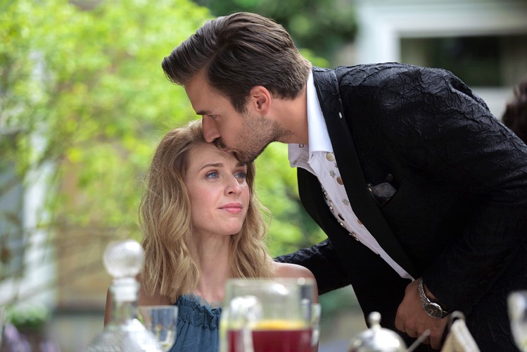 Julia Kijowska i Piotr Stramowski w filmie 'Narzeczony na niby'