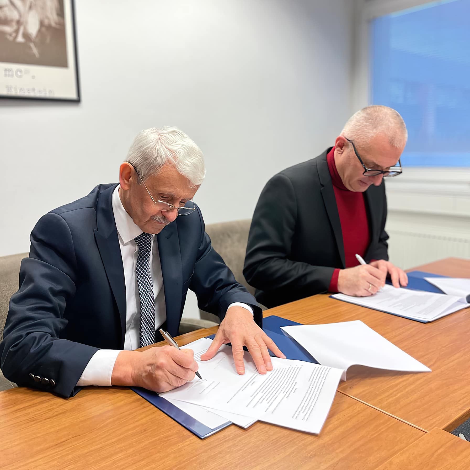 Predseda mimoparlamentnej strany Spolu Miroslav Kollár podpísal s expremiérom Mikulášom Dzurindom memorandum o spoločnej politickej budúcnosti.