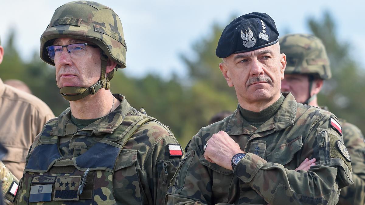 Generałowie Tomasz Piotrowski i Rajmund Andrzejczak