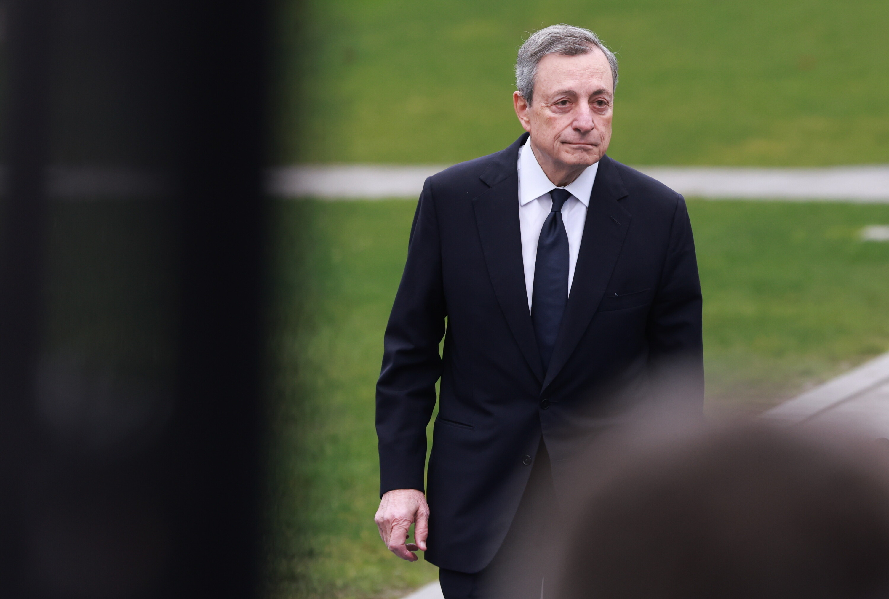 Draghi ostrzega przed "powolną agonią" - UE rozważa reformy w mniejszych grupach krajów