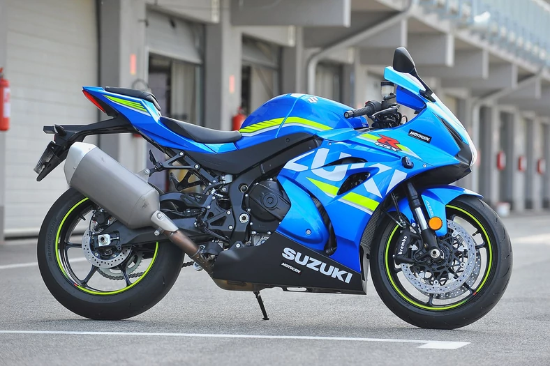 Suzuki GSX-R 1000 2017 i jego największa wada - ogromny tłumik