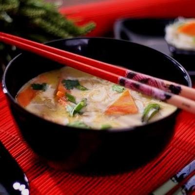 Tom yum - kókusztejes thai csirkeleves