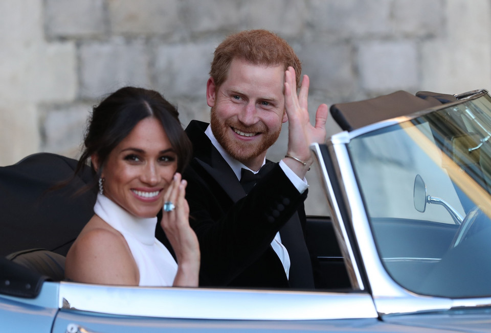 Książę Harry i Meghan Markle w drodze na przyjęcie weselne