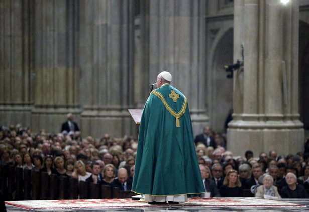 Papież Franciszek modli się za zabitych muzułmanów