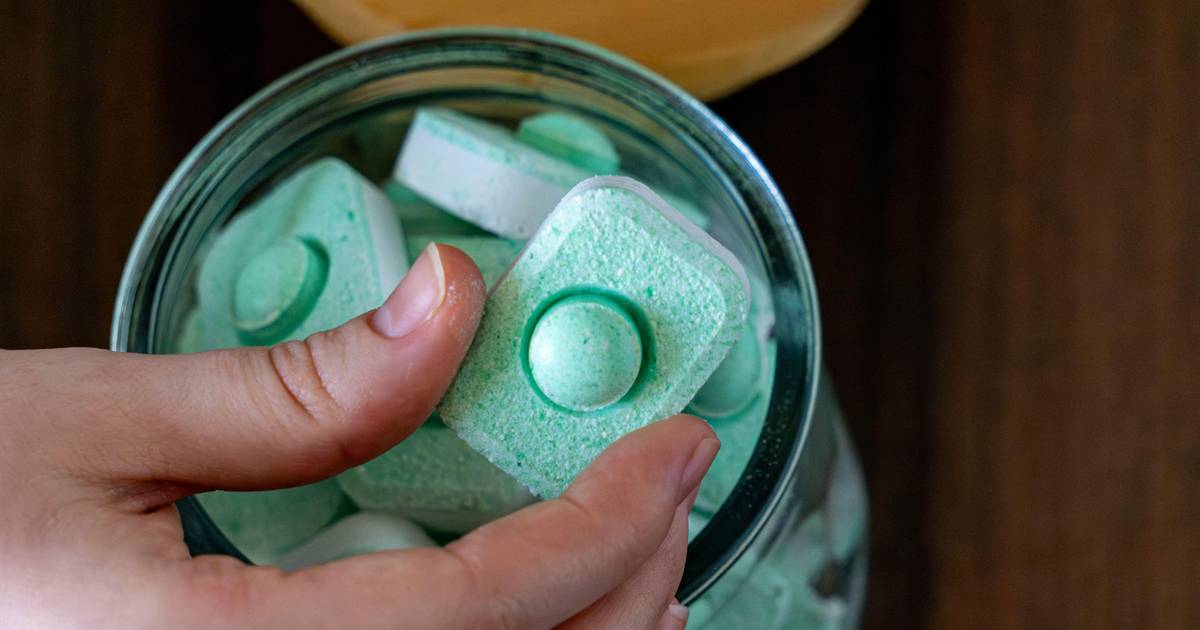 Od teraz używaj kostek do zmywarki w łazience. Czynią cuda