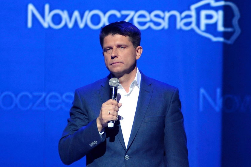 Petru też chce się dopisać do referendum