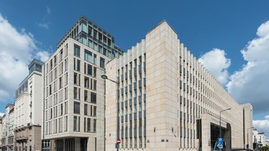 prowadzili kopalnię kryptowalut w gmachu warszawskiego sądu. kpina z w