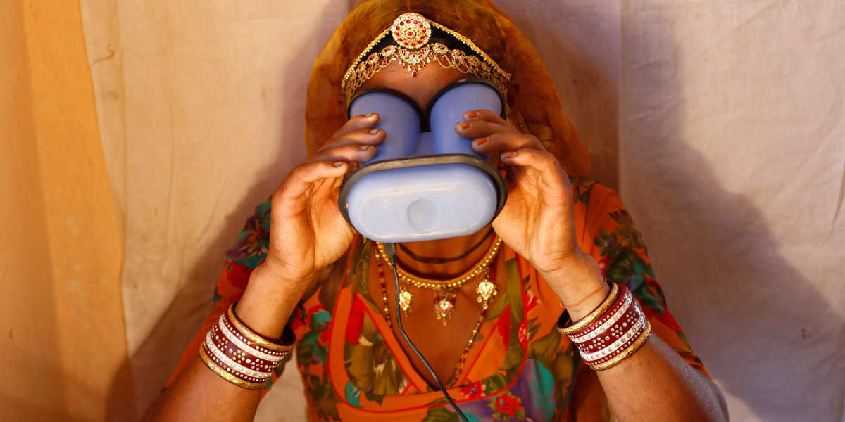 India is scanning people's fingerprints and eyeballs to make a database of every citizen