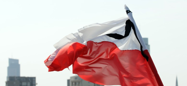 Żałoba narodowa w Polsce 26.04.2025. Czy obowiązuje zakaz imprez? Prawo mówi jasno