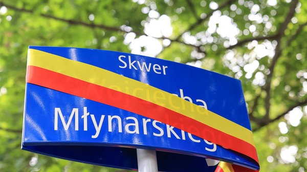 Teren pomiędzy ulicami Łowicką, Wiktorską i Jana Józefa Lipskiego nosił imię Wojciecha Młynarskiego.