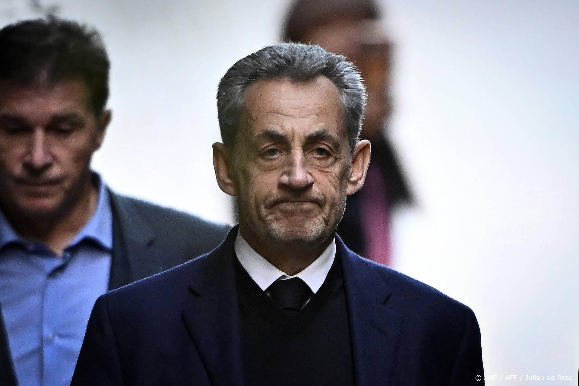 Sarkozy verlaat de gevangenis na drie weken - mag Frankrijk niet verlaten