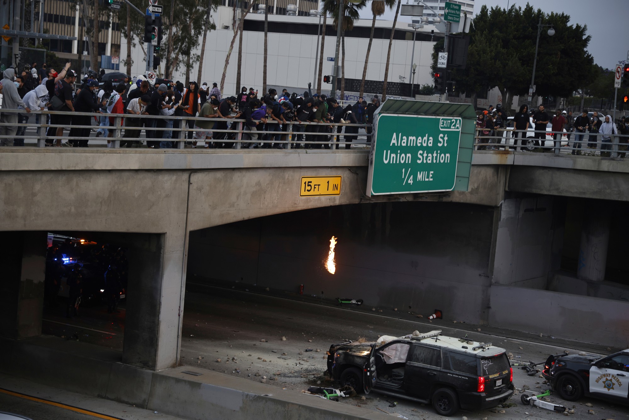 Protesty proti zákroku Trumpovej vlády proti imigrácii v oblasti Los Angeles.