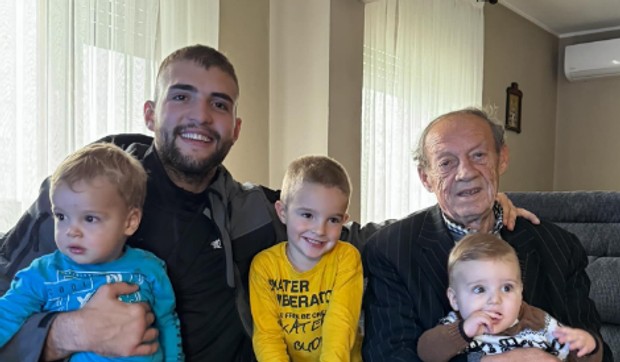 Veljko Ražnatović sa sinovima i dedom