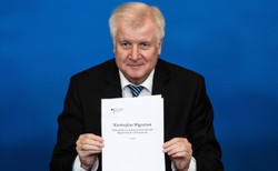 Szybka deportacja, ścisła kontrola granic. Szef MSW Niemiec ogłosił plan migracyjny