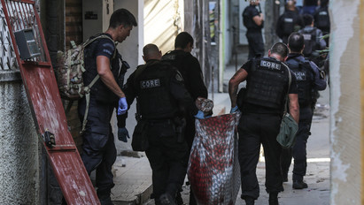 Az elmúlt évek legvéresebb rendőri akcióját tartották Rióban: 200 fegyveres rohanta le a városrészt – fotók, videók