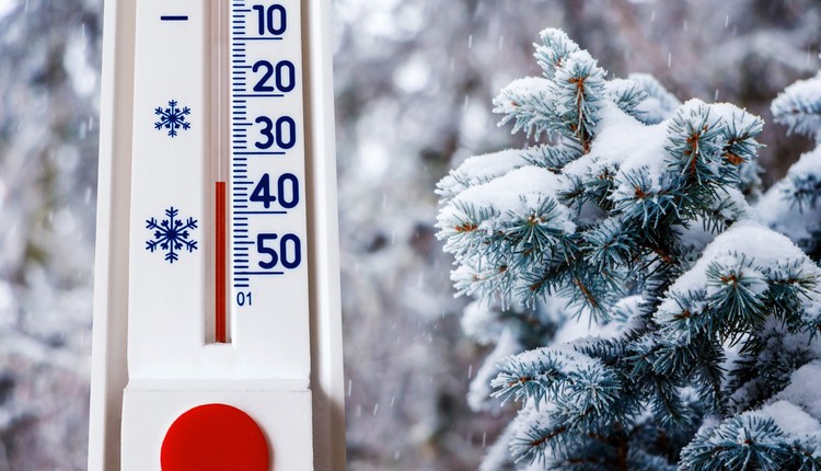 Ostra zima uderzy. Ostrzeżenia IMGW przed marznącym deszczem i silnym mrozem
