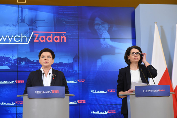 Premier Beata Szydło oraz minister cyfryzacji Anna Streżyńska podczas konferencji prasowej po spotkaniu w KPRM.