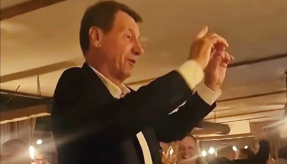 Stefan Karić i Moka Slavnić zajedno igraju i pevaju na svadbi, pali u trans