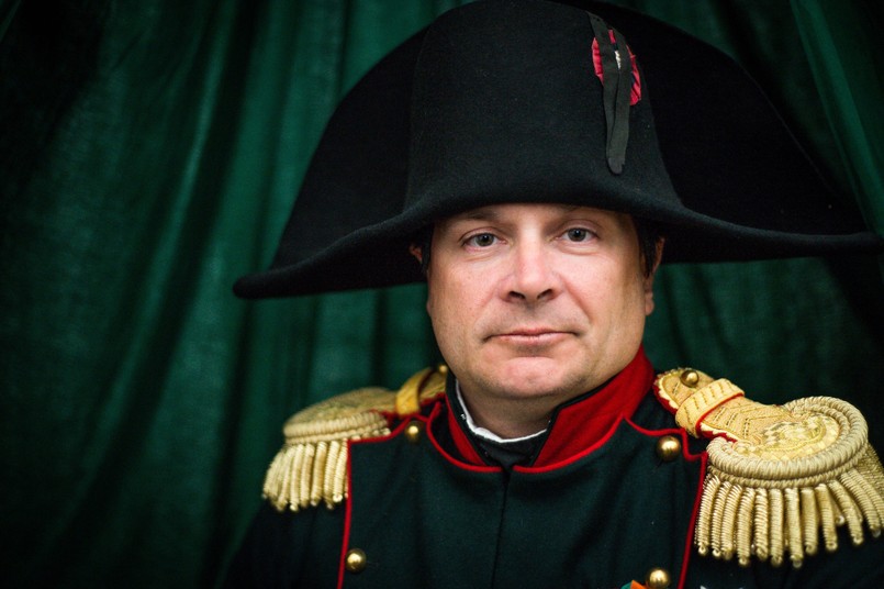 Waterloo to ostatnia bitwa Napoleona. Cesarz Francuzów po ucieczce z Elby i triumfalnym marszu do Paryża, zebrał 70 tysięcy żołnierzy i ruszył w stronę armii 6 koalicji antyfrancuskiej