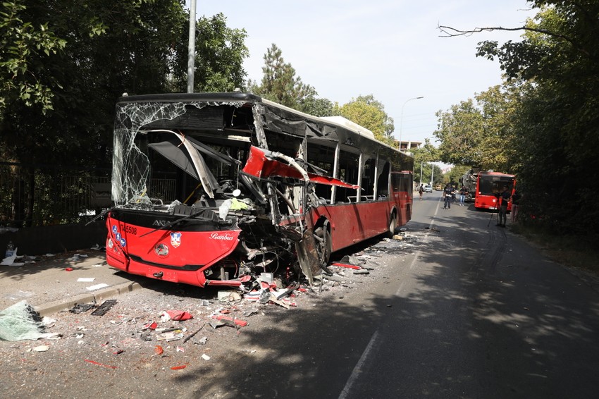 Autobus potpuno uništen 