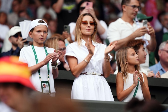 Jelena Đoković sa decom na Vimbldonu