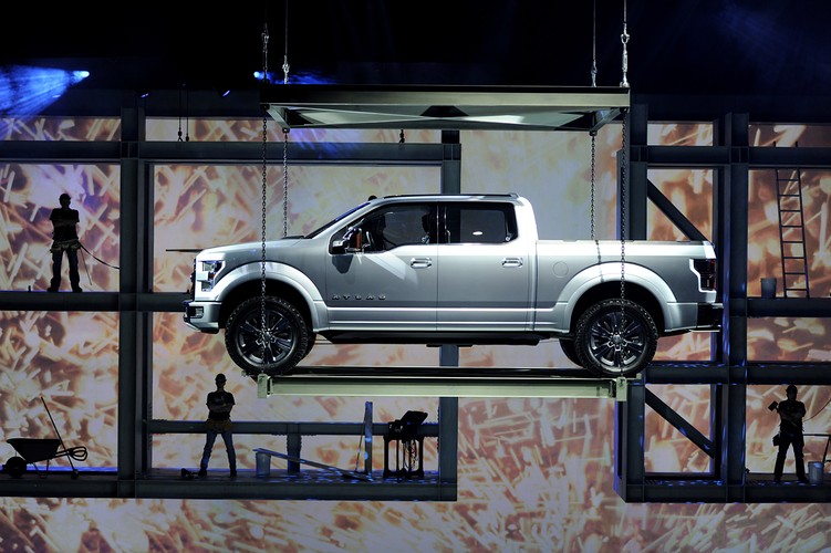 Model koncepcyjny samochodu F-150 Atlas zaprezentowany przez Forda 15 stycznia 2013 roku podczas tegorocznej edycji wystawy motoryzacyjnej North American International Auto Show w Detroit. W czasie trwania wystawy można było zobaczyć ponad 500 najbardziej innowacyjnych modeli aut na świecie. Fot. David Paul Morris, Bloomberg's Best Photos 2013.