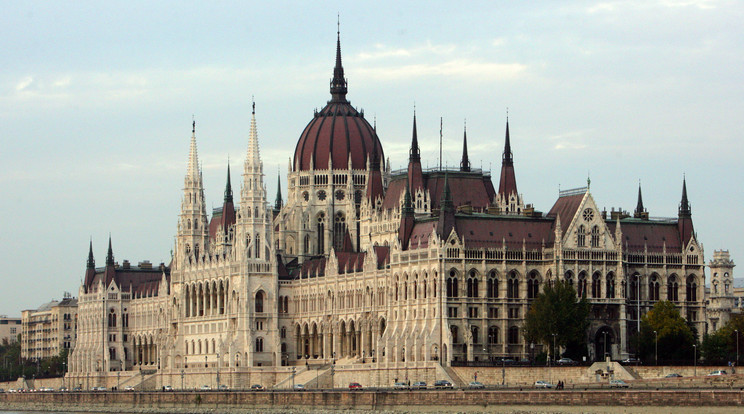 Ön fel tudja ismerni Magyarország nagyvárosait egyetlen híres épületről? / Illusztráció: Northfoto