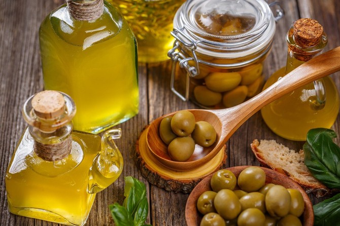 Masline mesecima stoje u salamuri kako bi dobile ukus koji poznajemo