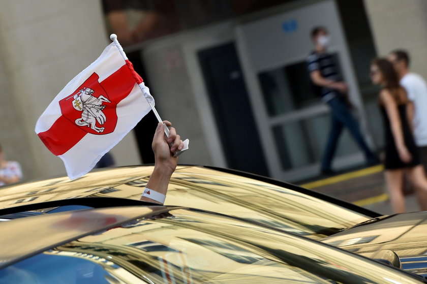 Niebezpieczne sceny na Białorusi. Tłumy na ulicach. Zablokowano miasto, wyłączono internet