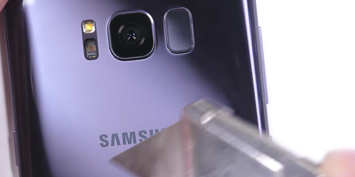 Testy wytrzymałości Samsunga Galaxy S8