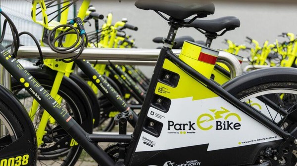 Stacje Park-e-Bike są czynne we wszystkie dni tygodnia w godz. 6.00–21.00. Rower do stacji musi wrócić najpóźniej wieczorem tego samego dnia, kiedy został wypożyczony.