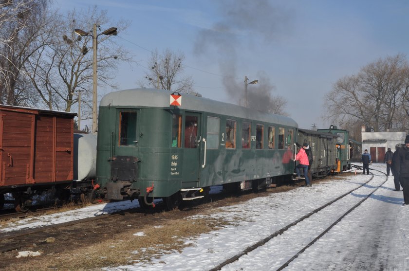 Zimowa wycieczka kolejką wąskotorową? Rogów zaprasza