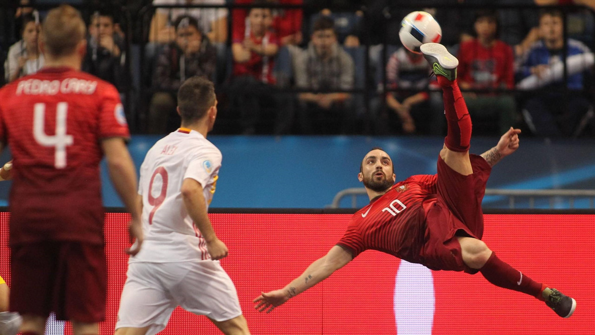 Aby tak się stało na pewno zadbają bardzo poważni biznesmeni z USA i najbardziej rozpoznawalne kluby piłkarskie świata. Amerykanie powołali do życia Professional Futsal League, która ruszy w 2017 roku. Właścicielami niektórych drużyn będą ci sami ludzie, którzy prowadzą kluby NBA, ale swój zespół do rozgrywek ma także zgłosić m.in. FC Barcelona.