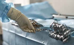 Kto chciał wprowadzenia zawodu asystenta chirurga? Niedzielski: "To byli lekarze"