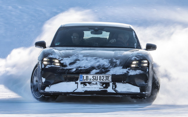 Nowe Porsche Taycan tuż przed premierą. Wersja po liftingu w fazie ostatnich testów.